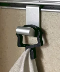 Flexible hanger with jaws for hanging the cloth