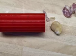 Garlic peeler