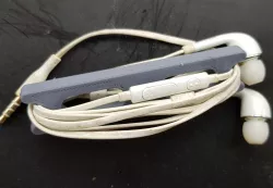 Simple earphone organizer