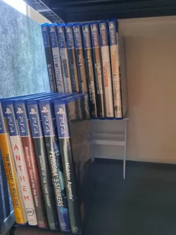 Videogame & Books shelf podium