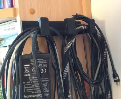 Bulk cable holder