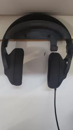 HEADSET HANGER WITH CABLE HOOK