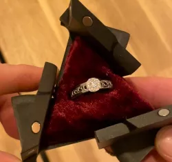 Kinetic ring box