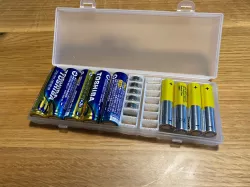 LR44 storage