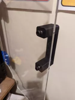 Ratrig enclosure door handle