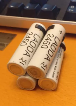 Smallest possible AA / AAA battery holder