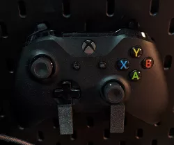 Xbox Controller holder for Skadis (Also Steam Controller)