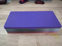 Box with magnetic hinge