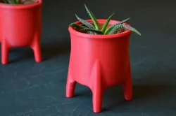 Chubby cauldron plant pot