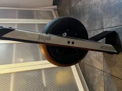 Onewheel Pint minimalistic stand