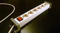 Power strip mounting bracket