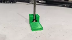Screw head clip