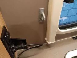 simple and stable lug