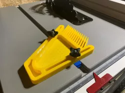 Featherboard for woodworking, no supports needed, with M5 & M6 options for knobs & track slides