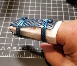 Finger Splint (with integrated straps)