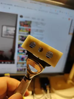 Gillette Fusion razor cover tweak