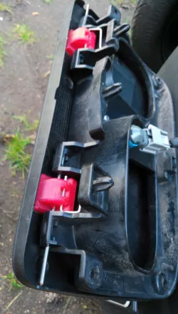 Replacement hinges for charging flap (Renault Twizy)