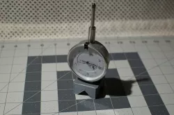 Bed levelling mount for HFT dial indicator