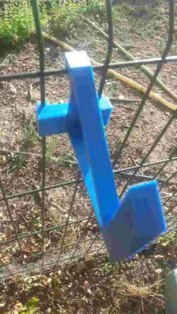 Solid Mesh Fixing /// Grillage Solide Fixation