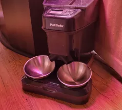 Splitter for PetSafe automatic feeder