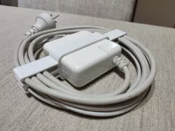 Power cord clip for Apple Mac