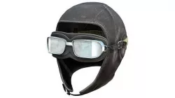 Leather Aviator Cap With Goggles Low-poly 3D model