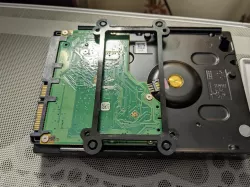 NR200(p) HDD 3.5 soft mount.