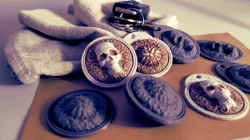 Memento Mori, Memento Vivere. Coin and keychain