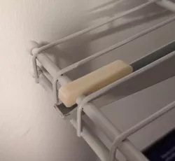 Wire shelf clamp