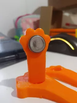 Cat paw ibutton holder