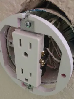 Ceiling Light to Outlet Adapter Mount 