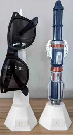 Sonic Sunglasses Stand