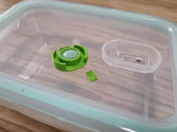 Air vent slider - KitchenCraft Seal food storage container