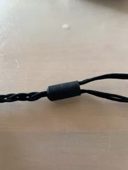Headphone cable splitter