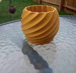 Spiral Pen Holder