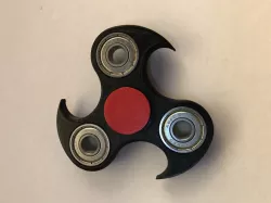 Tri spinner with fins