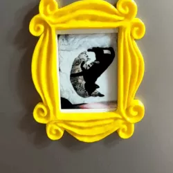 Friends TV Show. Monica Iman peephole frame for instax mini (instax mini friends peephole frame )
