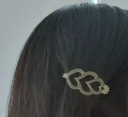 hair clip of leaf shape