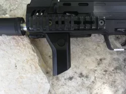 MP7 fixed front grip