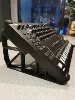 Stand Roland TR8S
