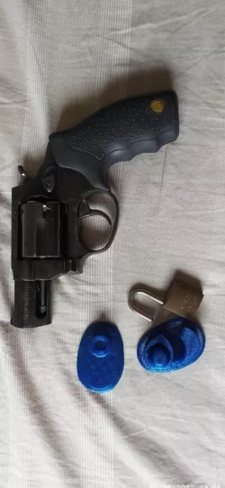 taurus model 85 cal .38, trigger lock.