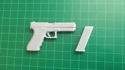 Glock 17  scale 1/4