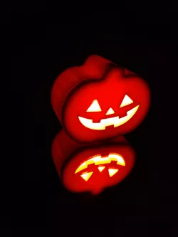 Jack-o-lantern tealight