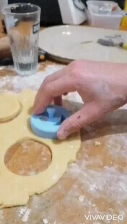 Piece cutter with ejection