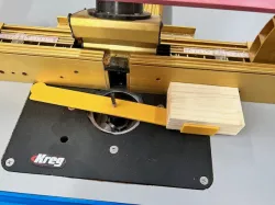 ¼" pivot Router Table Centre Finder