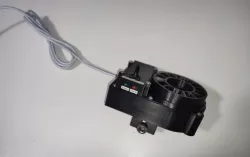 Automatic aquarium feeder