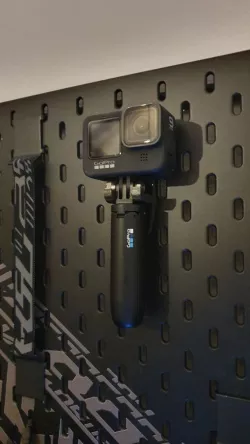 GoPro holder for skadis (with tripod shorty)