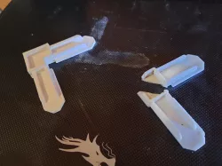 Screen frame corner