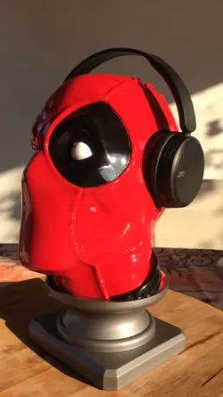 Deadpool helmet bust holder