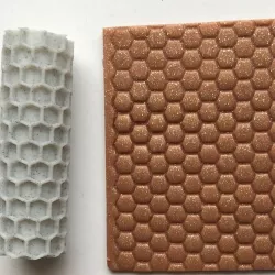 Honeycomb texture roller